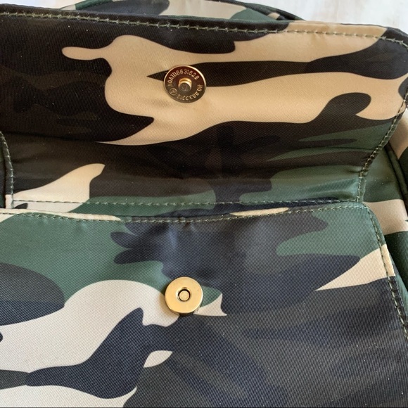 ✨SOLD✨Camo Mini Backpack - Picture 3 of 5